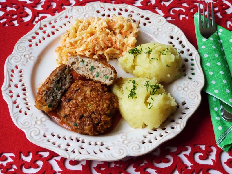 Kotleciki ze szczypiorkiem czosnkowym Kotleciki ze szczypiorkiem czosnkowym