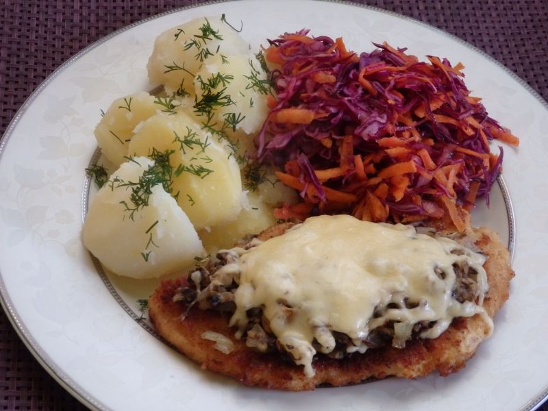 Przepis Kotlet drobiowy pod pierzynką przepis Gotujmy.pl