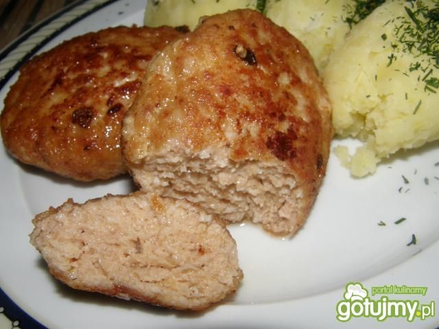 kotlet mielony przygotowany z kurczaka  