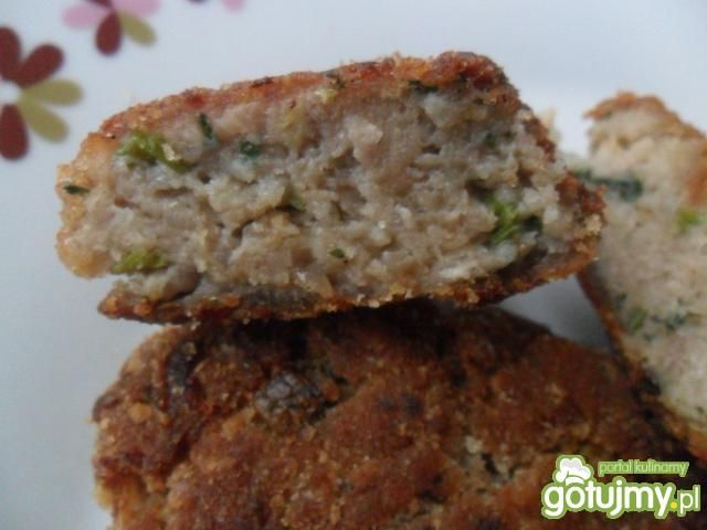 Kotlet mielony z natką pietruszki  Kotlet mielony z natką pietruszki