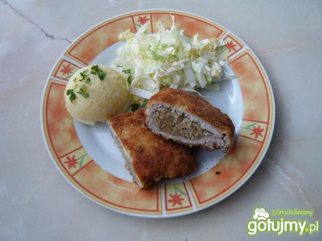 Kotlet schabowy nadziewany kapustą