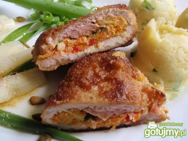 Kotlet schabowy nadziewany warzywami