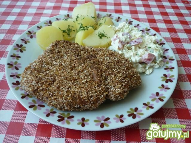 Kotlet schabowy w otrębach.