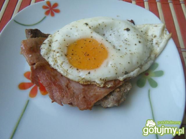 Kotlet schabowy z sadzonym jajkiem