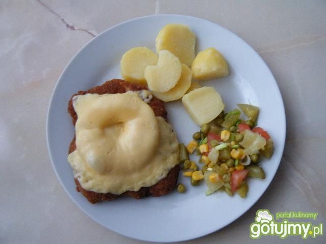 Kotlet schabowy z serem i ananasem Kotlet schabowy z serem i ananasem