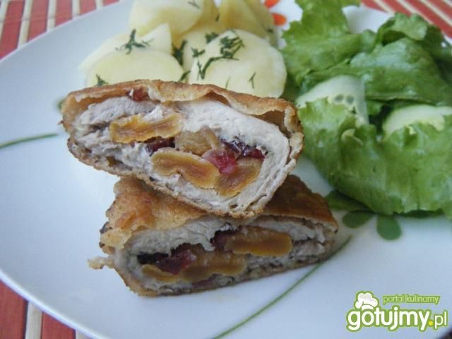 Kotlet schabowy z suszonymi morelami