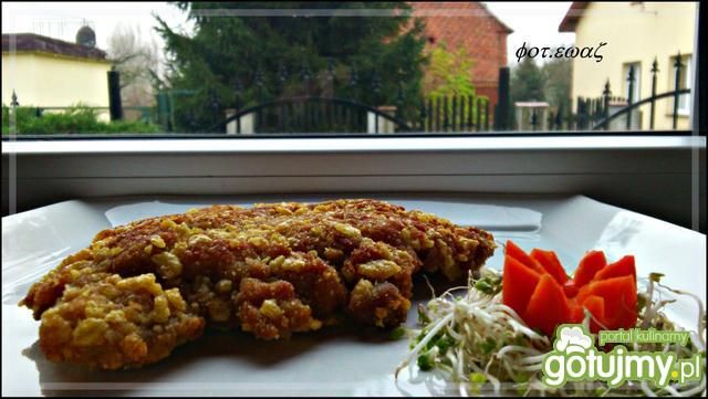 Kotlet w panierce kukurydziano bułkowej