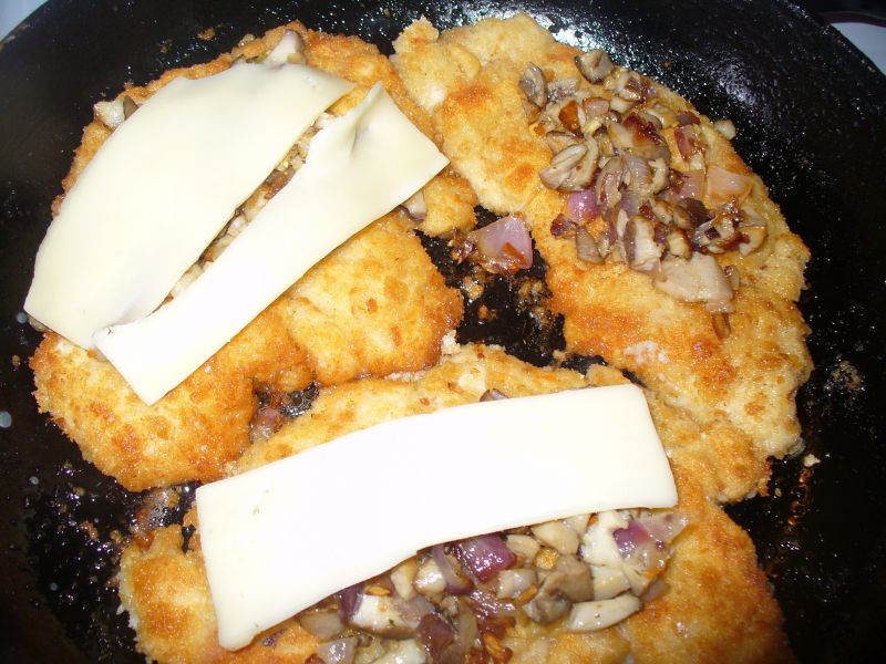Kotlet z kurczaka z serem i grzybami