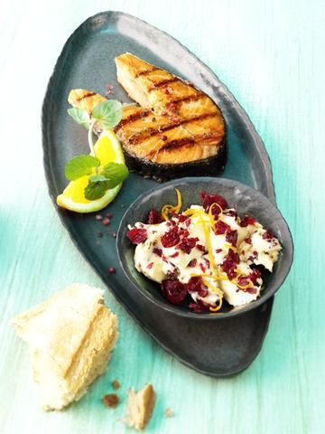 Kotlet z łososia z masłem żurawinowym Kotlet z łososia z masłem żurawinowym