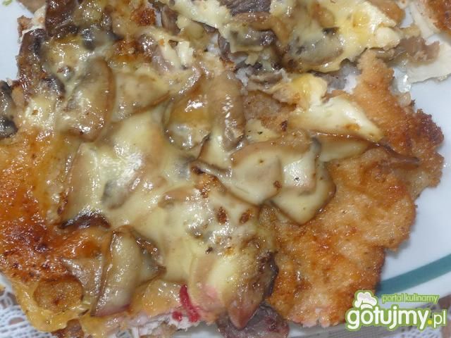 Kotlet z pieczarkami i serem żółtym Kotlet z pieczarkami i serem żółtym