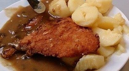 Kotlet z piersi w sosie pieczarkowym 