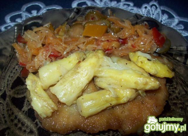 Kotlet zapiekany ze szparagami