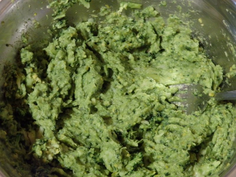 Kotlety brokułowe z cheddarem