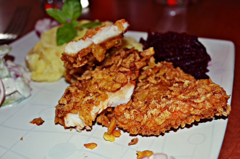 Kotlety drobiowe w płatkach kukurydzianych