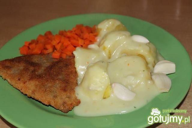 Kotlety drobiowe w sosie czosnkowym