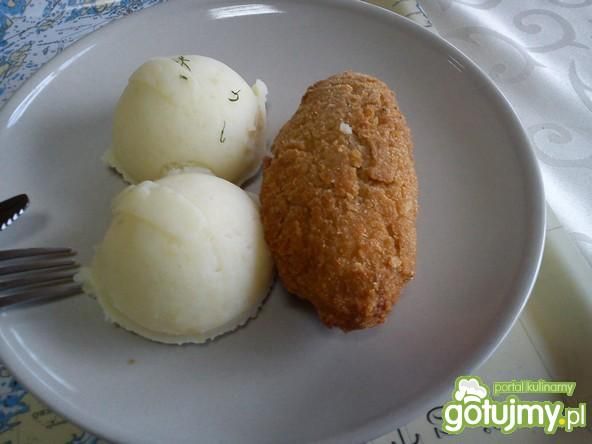 Kotlety drobiowe z masłem w srodku