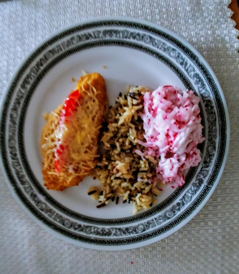 Kotlety drobiowe z papryką i serem