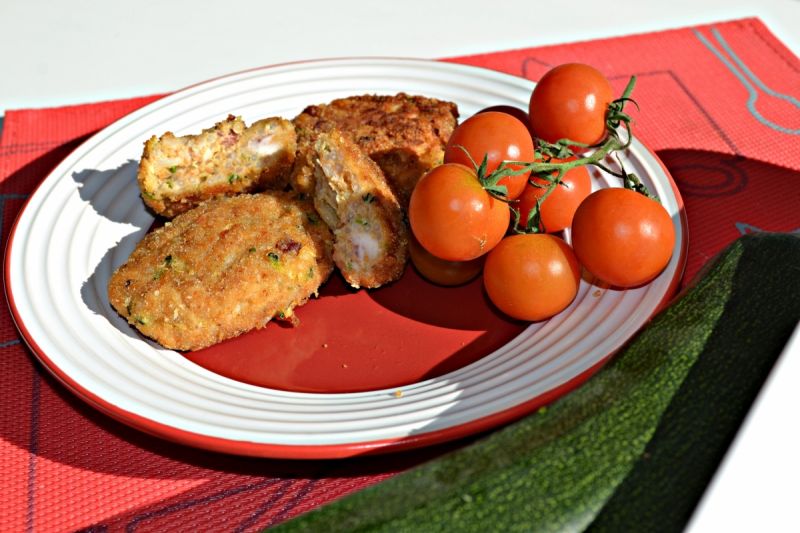 Kotlety drobiowe z ryżem,cukinią i boczkiem Kotlety drobiowe z ryżem,cukinią i boczkiem