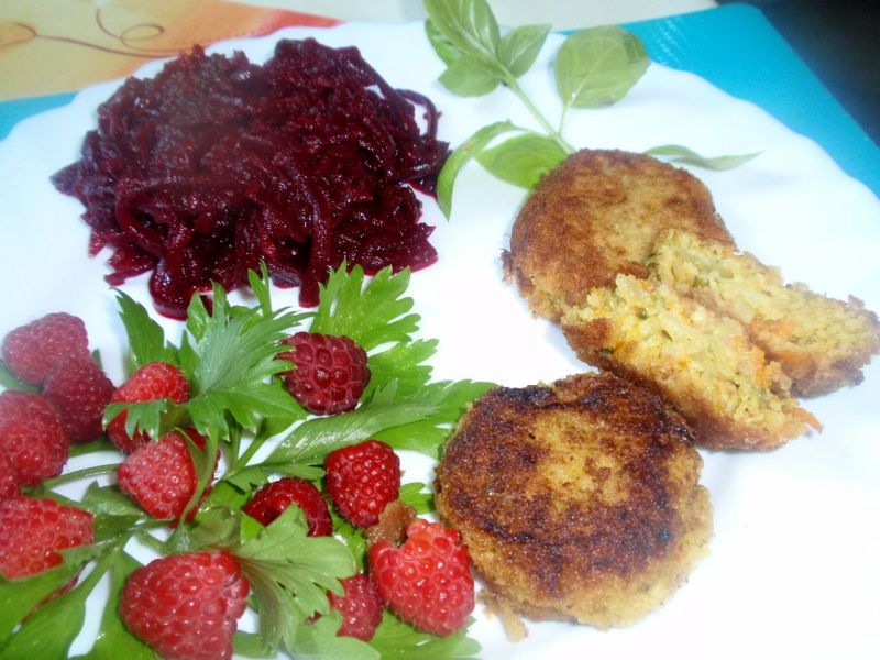 Kotlety jaglane z selerem  i marchewką