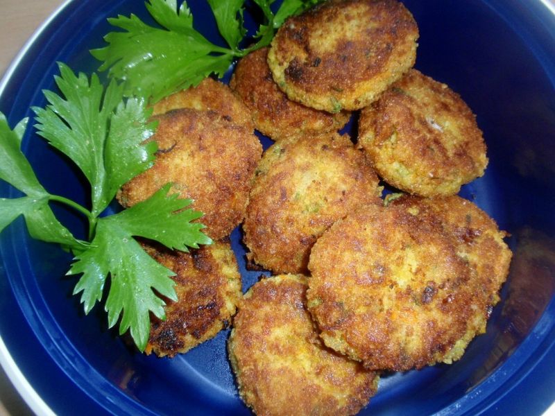 Kotlety jaglane z selerem  i marchewką