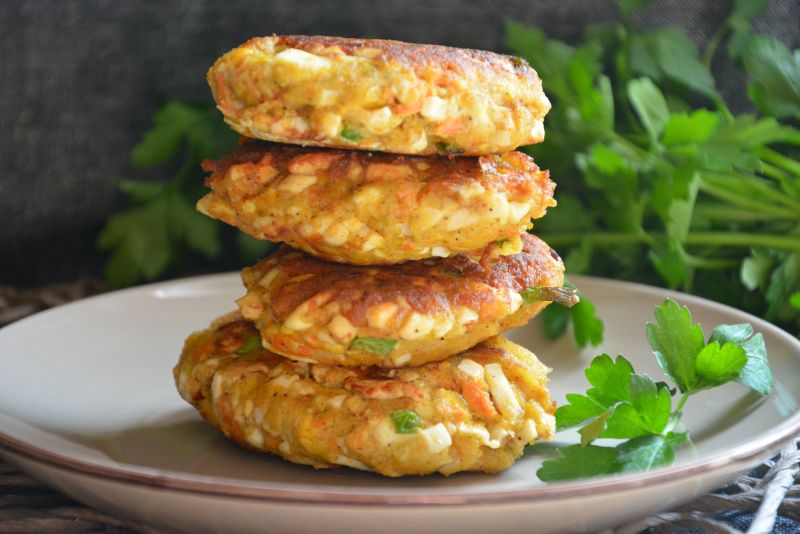 Kotlety jajeczne z marchewką i porem