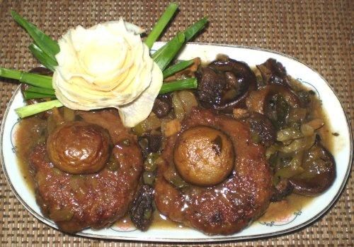 Kotlety mielone duszone w sosie :