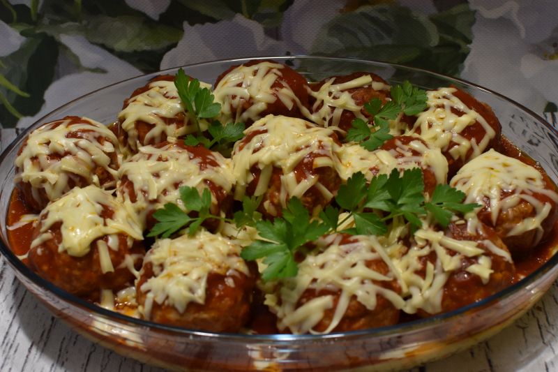 Kotlety mielone na kołderce ziemniaczanej Kotlety mielone na kołderce ziemniaczanej