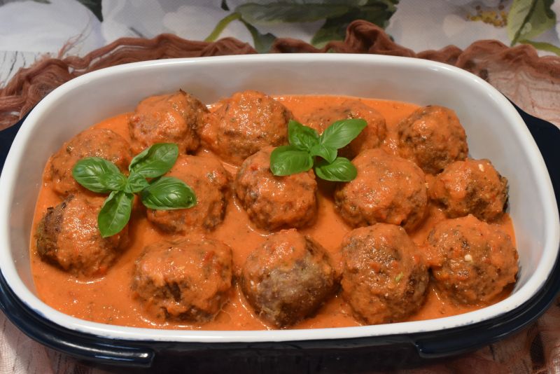 Kotlety mielone  w sosie paprykowym Kotlety mielone  w sosie paprykowym