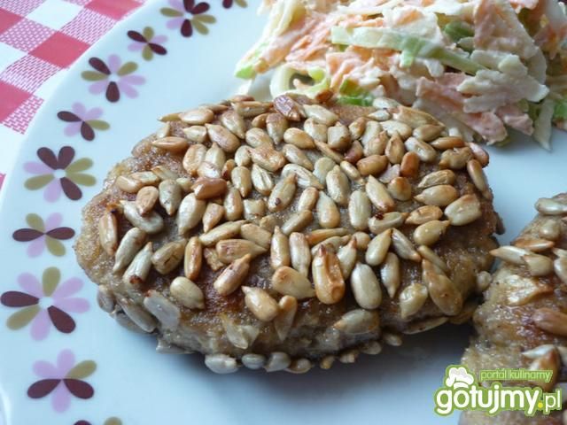 Kotlety mielone w ziarnach słonecznika.