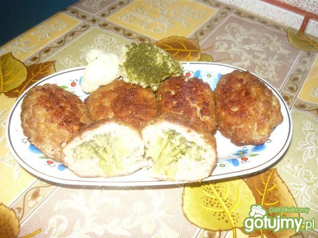 Kotlety mielone z brokułami