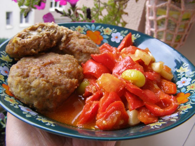Kotlety mielone z czarnuszką z papryką,czosnkiem