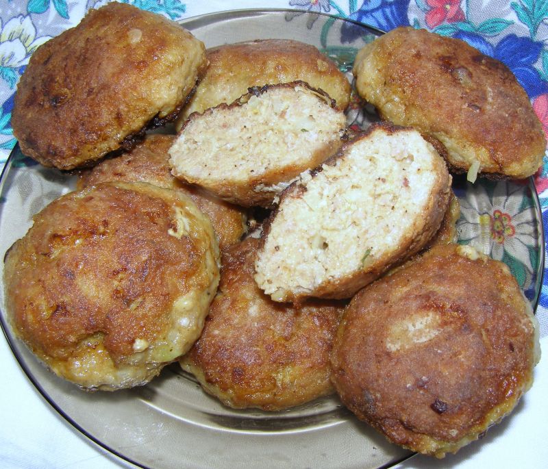 Kotlety mielone z dodatkiem makaronu