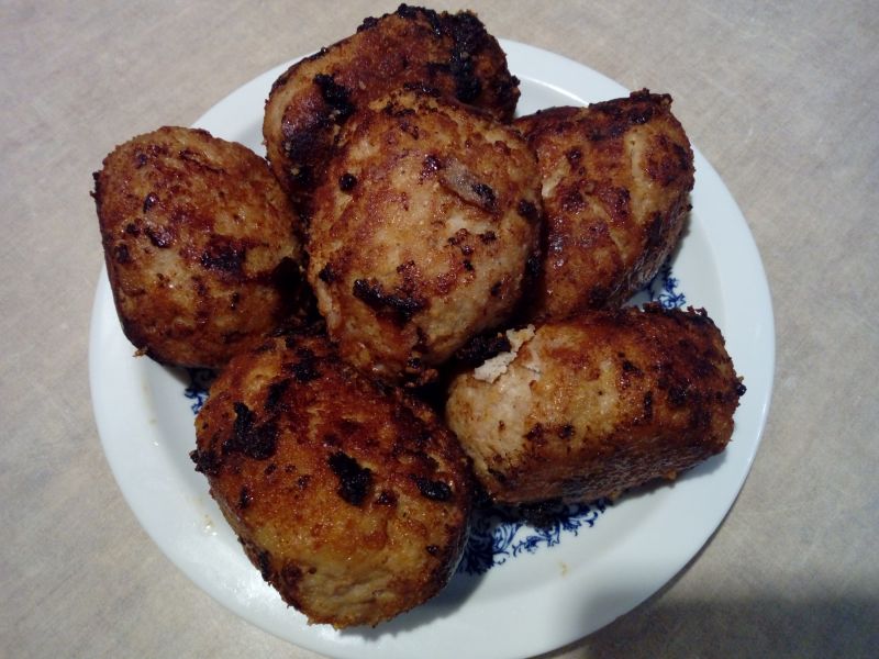 Kotlety mielone z dodatkiem pieczarek