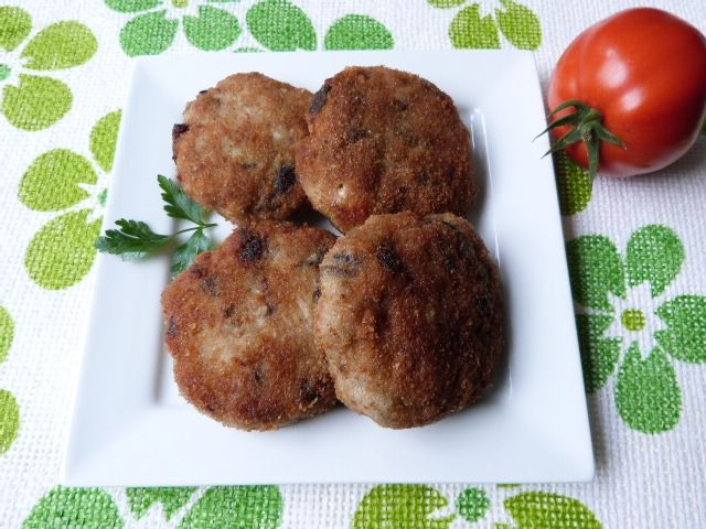 Kotlety mielone z grzybami i suszonymi pomidorami Kotlety mielone z grzybami i suszonymi pomidorami