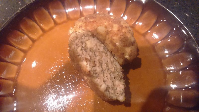 Kotlety mielone z jajkiem i kapusta kiszoną Kotlety mielone z jajkiem i kapusta kiszoną