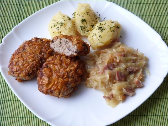 Kotlety mielone z kaszą i pieczarkami