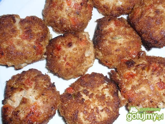 Kotlety mielone z marynowaną papryką. Kotlety mielone z marynowaną papryką.