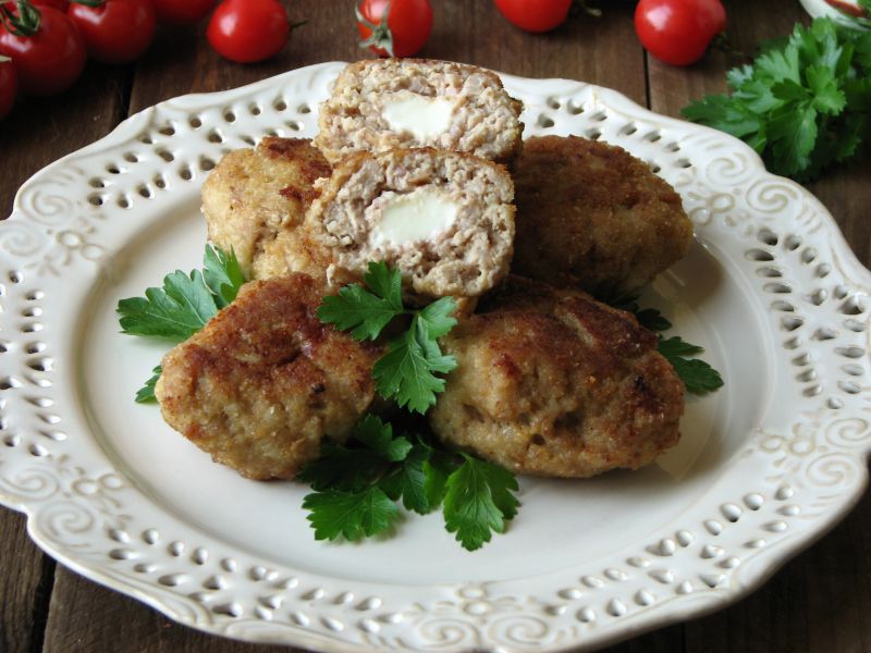 Kotlety mielone z mozzarellą Kotlety mielone z mozzarellą