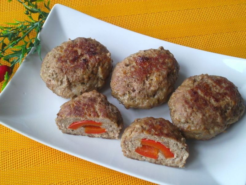 Kotlety mielone z papryką Kotlety mielone z papryką