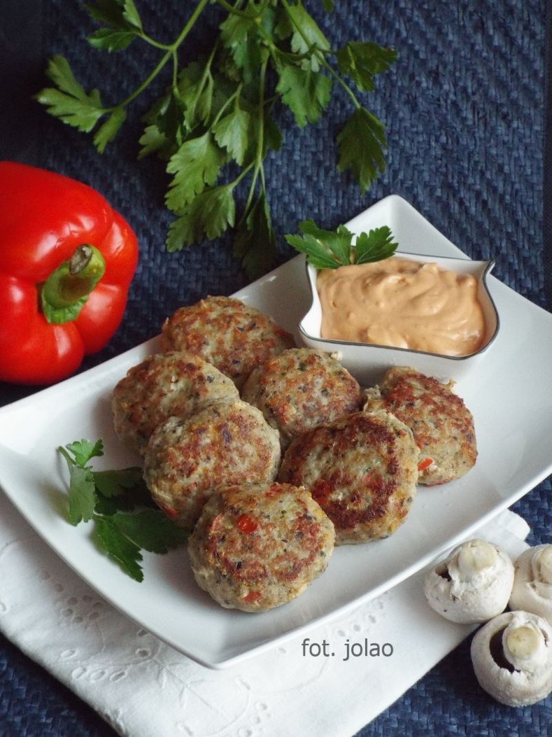Kotlety mielone z papryką i pieczarkami