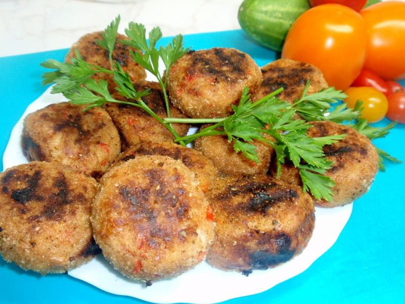 Kotlety mielone z papryką z grilla Kotlety mielone z papryką z grilla