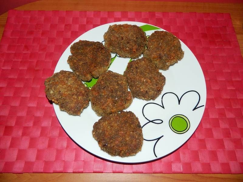 Kotlety mielone z pieczarkami i żołtym serem