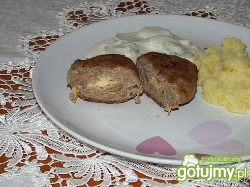 Kotlety mielone z serowym wnętrzem Kotlety mielone z serowym wnętrzem