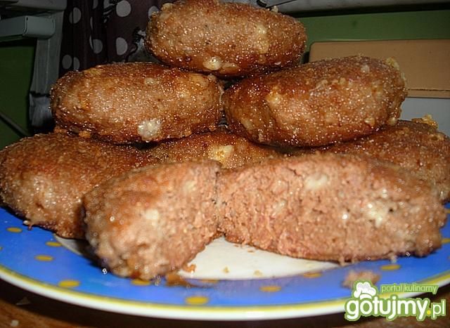 Kotlety mielone z sezamem i żółtym serem