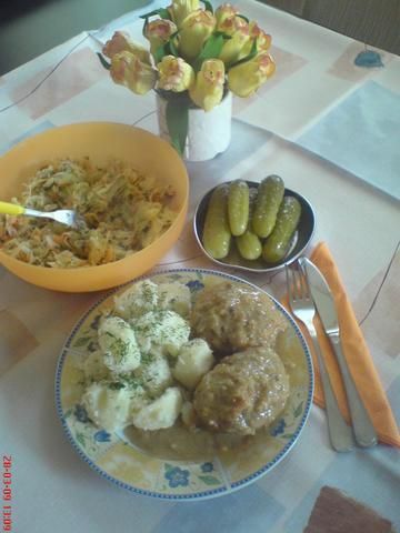 Kotlety Mielone z Sosem Grzybowym 