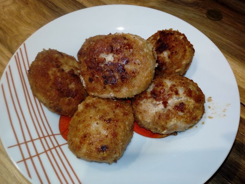 Kotlety mielone z suszonymi pomidorami