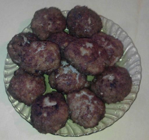 Kotlety mielone z żółtym serem Kotlety mielone z żółtym serem