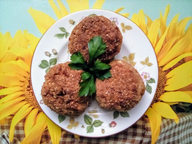 Kotlety mięsno - ryżowe ze szczypiorkiem 