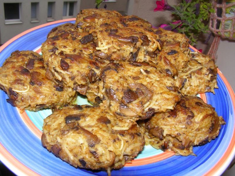 Kotlety pieczarkowo-makaronowe Kotlety pieczarkowo-makaronowe