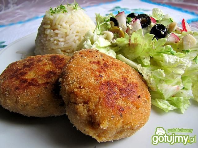 Kotlety rybne z sezamem i sałatka